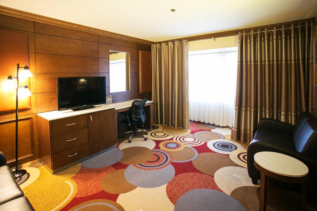 King Suite,400616421:JPEG